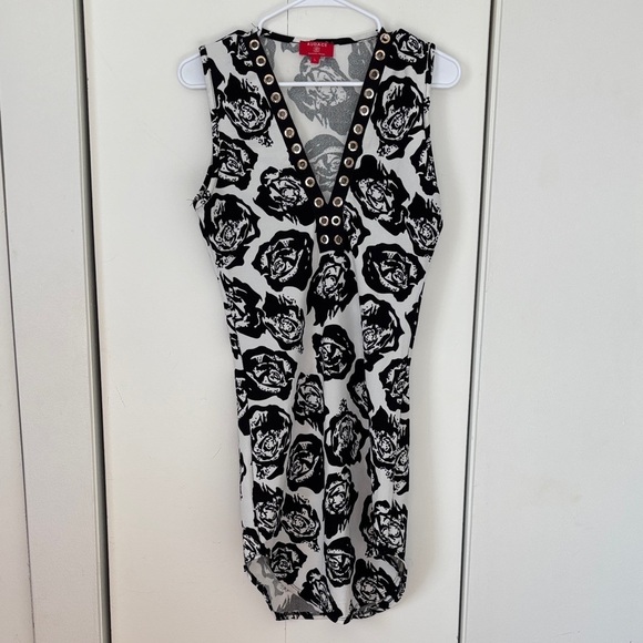 Audace Dresses & Skirts - 🎉4/30$🎉 Black and White Floral Mini Dress
